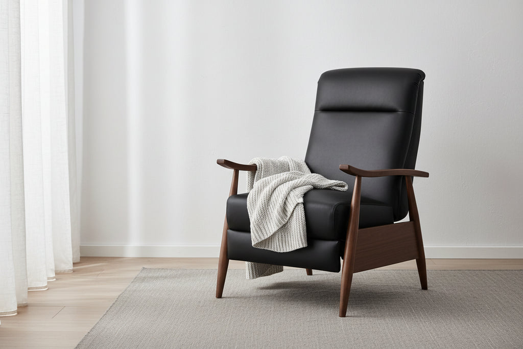 Fauteuil inclinable à pousser avec accoudoirs en bois et cuir pleine fleur
